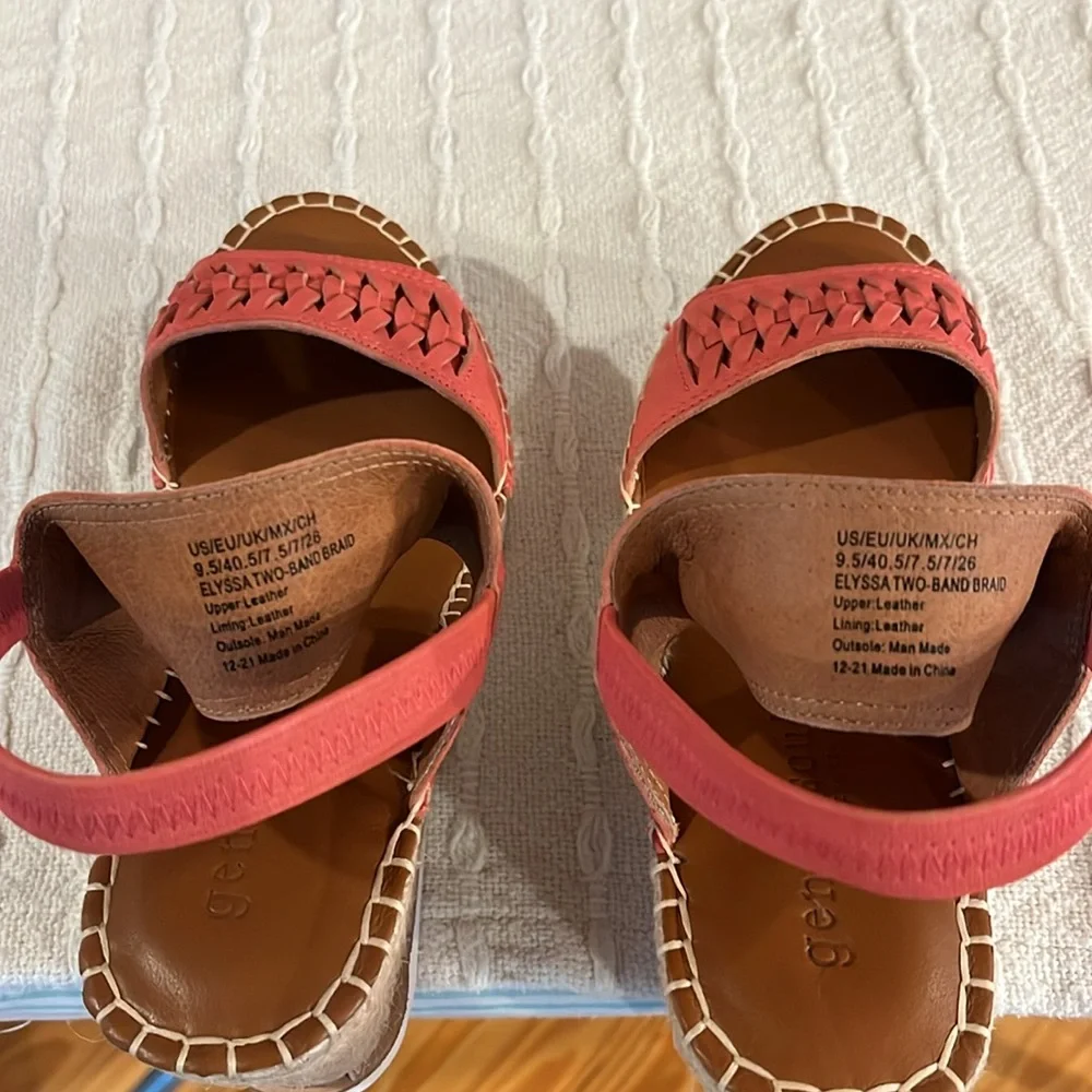 NWOT Gentle Souls Elyssa Wedge 2 Band Sandals. Ladies9.5. 3-1/2 Wedge heel.